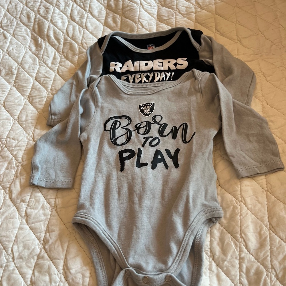 Las Vegas Raiders infant onesie set of 2 pieces 3-6 months